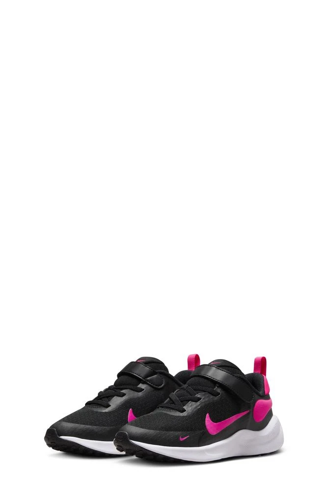 NIKE Revolution 7 Sneaker 1