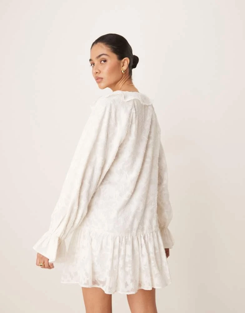 GINA TRICOT Gina Tricot lace mini dress with scalloped ruffles in antique  white - Dresses & Skirts - Free Shipping - BeyondStyle