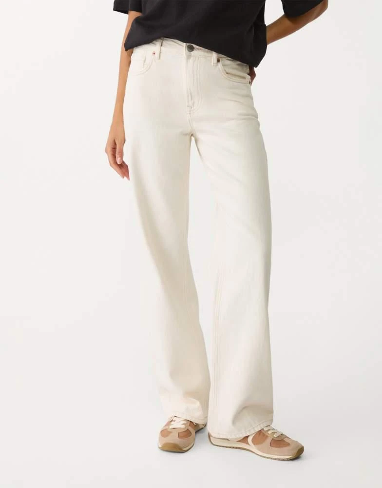 Stradivarius Stradivarius D92 straight wide jean in ecru 4