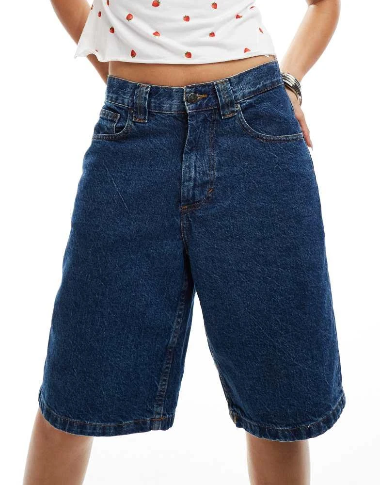 Motel Motel low rise denim jorts in blue stone 4