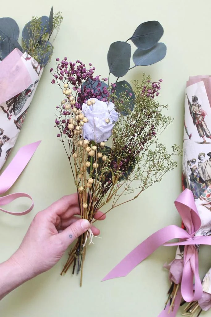 Roxanne
s Dried Flowers Roxanne’s Dried Flowers The Petite Masquerade Bouquet 3