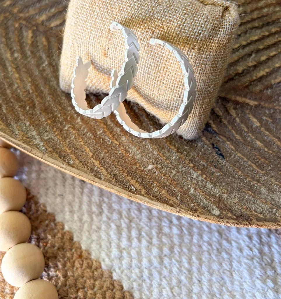 White Label White Label - Women
s Matte Arrow Hoops