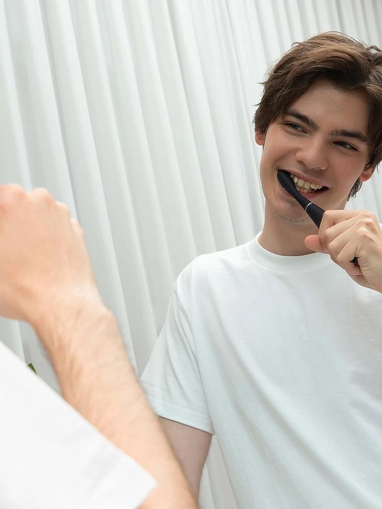 Foreo Issa 3 Ultra-Hygienic Sonic Toothbrush 6