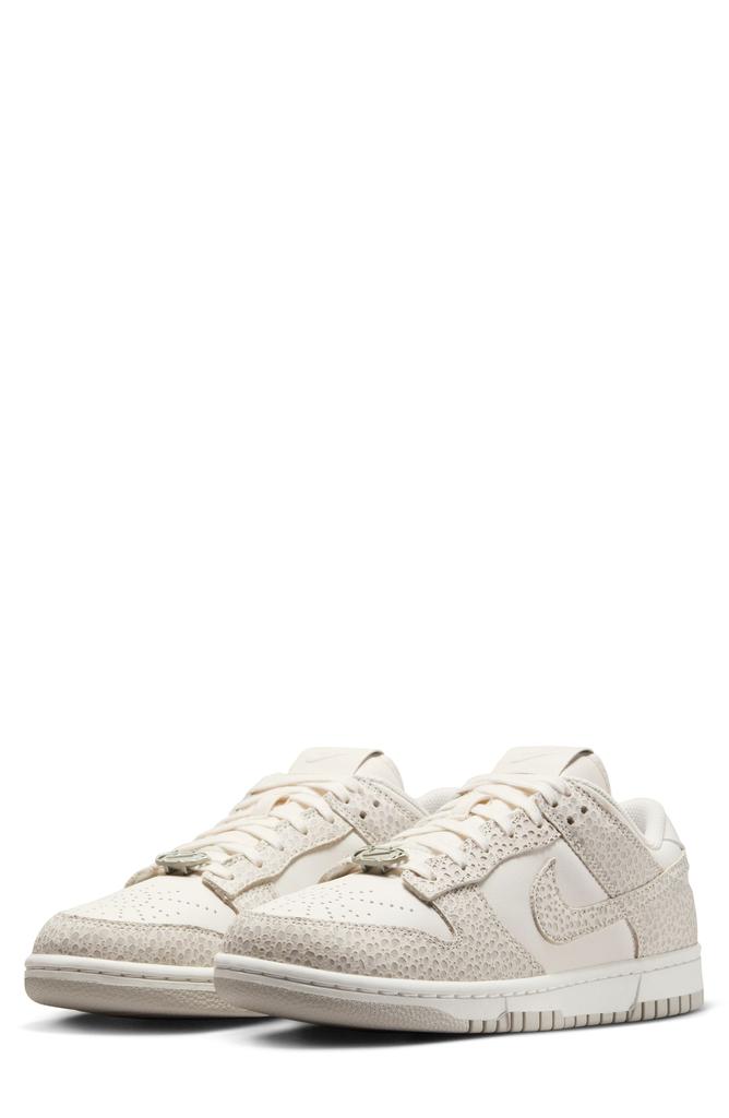 NIKE Dunk Low Premium Basketball Sneaker