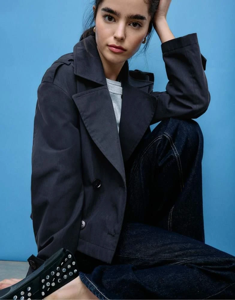 Stradivarius Stradivarius Short double-breasted trench coat in navy blue