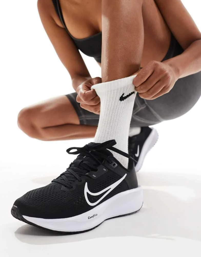 NIKE Nike Running Quest 6 trainers in black and white 5