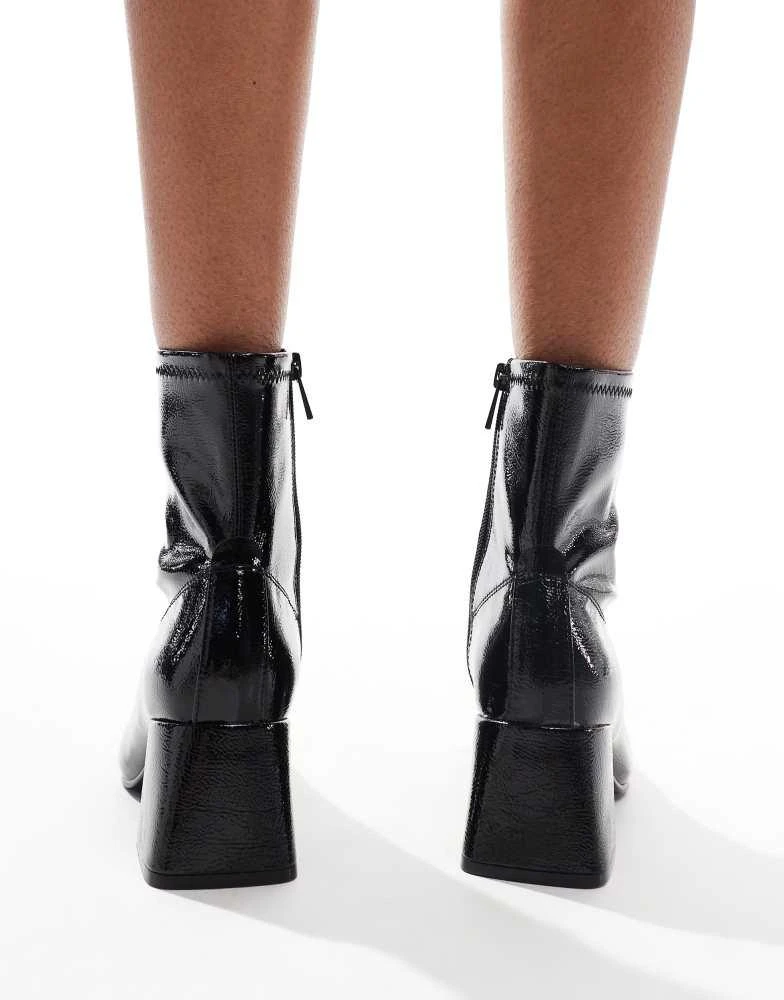 Stradivarius Stradivarius heeled boot in patent black 3