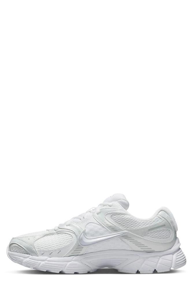 NIKE V5 RNR Sneaker 6