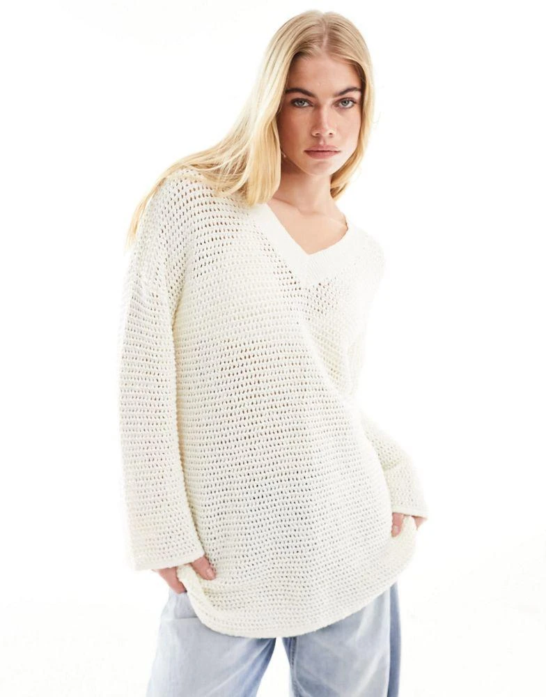 4th & Reckless 4th & Reckless v neck lightweight open knit jumper in cream 3