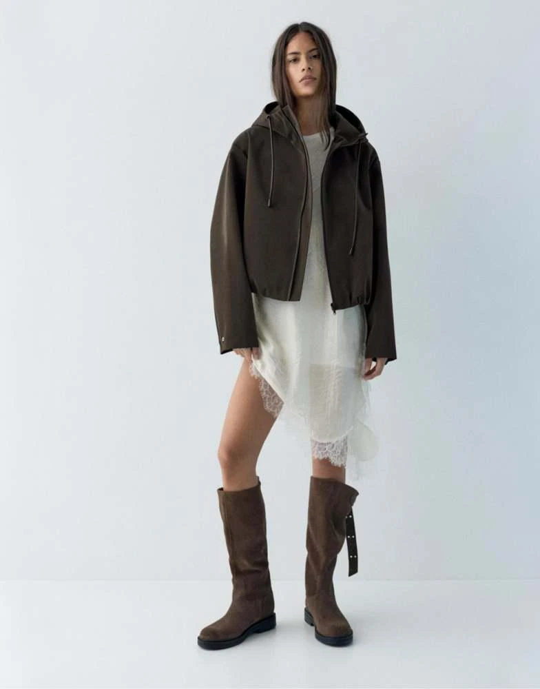 Pull&Bear Pull&Bear Short hooded raincoat in chocolate