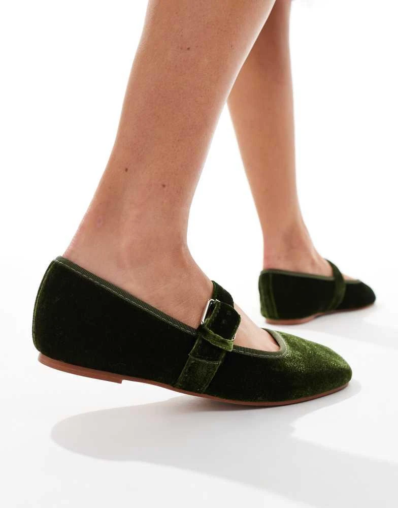 ASOS ASOS DESIGN Wide Fit Lou Mary Jane ballet in green velvet 3