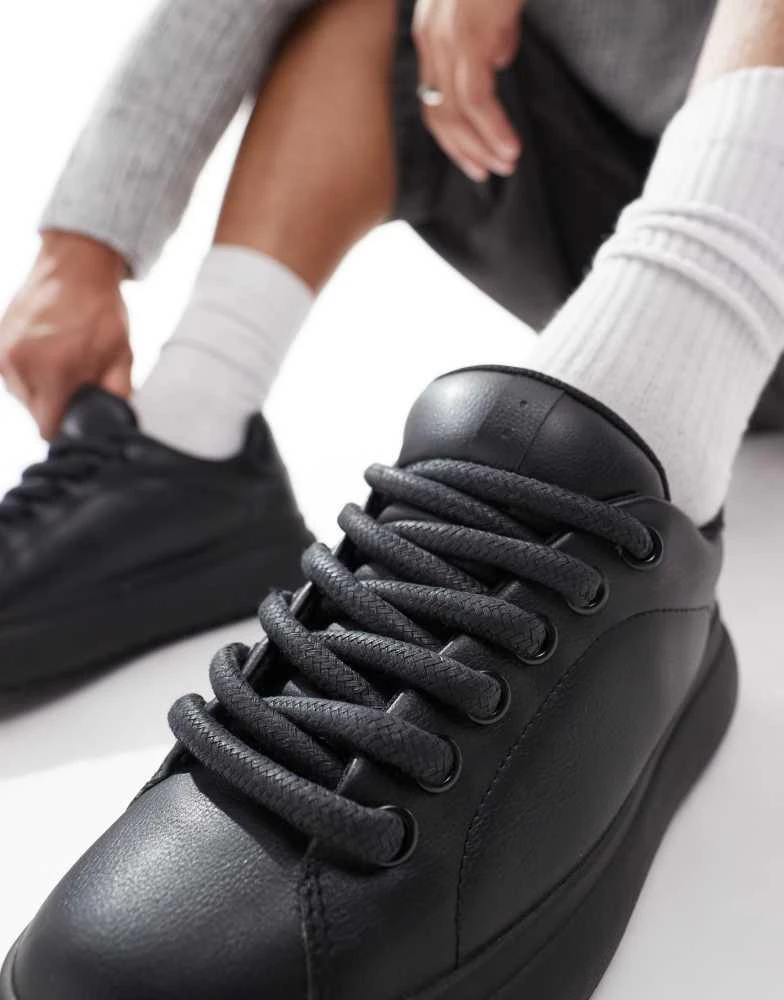 Bershka Bershka chunky trainer in black 4