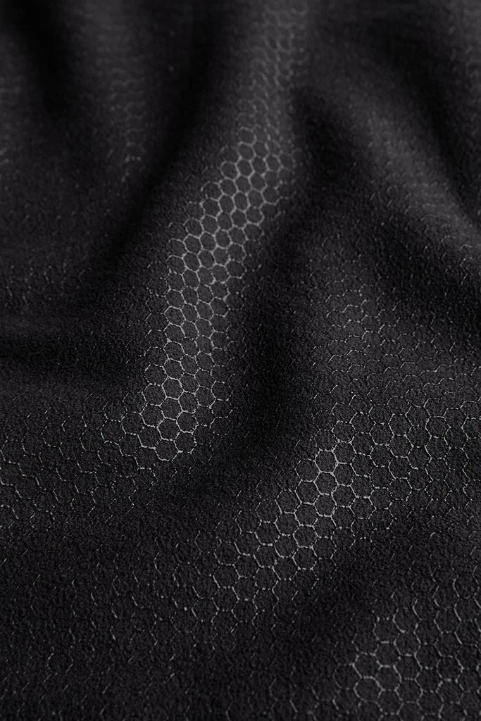 Alo Grounded No-Slip Towel - Black 3