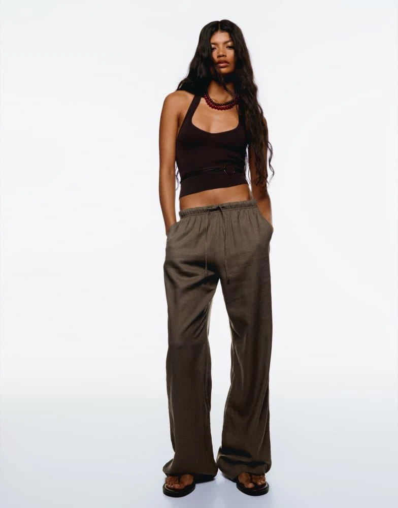 Bershka Bershka linen blend trousers with an elasticated waistband in sand 1