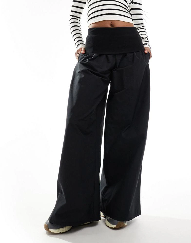 Bershka Bershka poplin fold over wide leg trousers in black 3