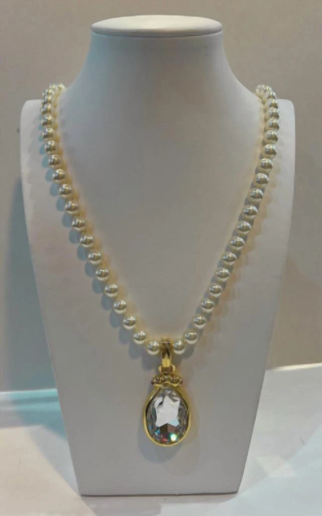 Sonya
s Sonya
S - Pearl Necklace With Pendant