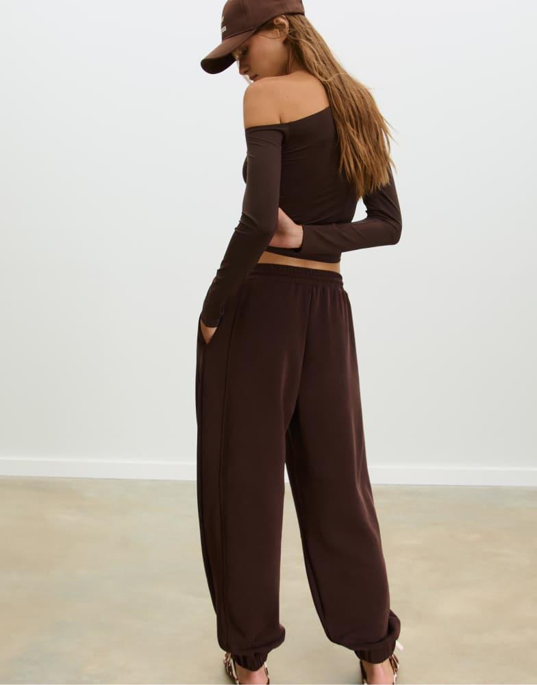 Stradivarius Stradivarius Soft-touch baggy joggers in brown