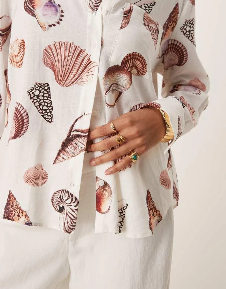 Forever New Forever New seashell print shirt in neutral 3