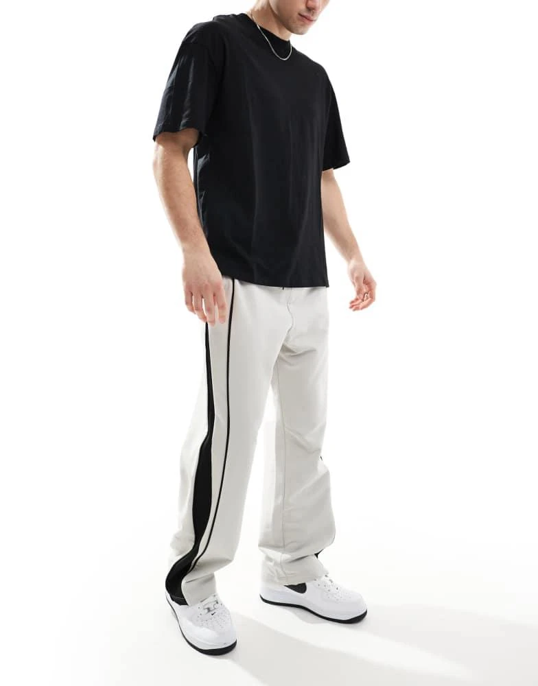 Bershka Bershka baggy leg tailored trouser in grey 2