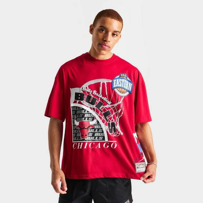 Mitchell and Ness Men's Mitchell & Ness Chicago Bulls NBA Logo Blast Graphic T-Shirt 1
