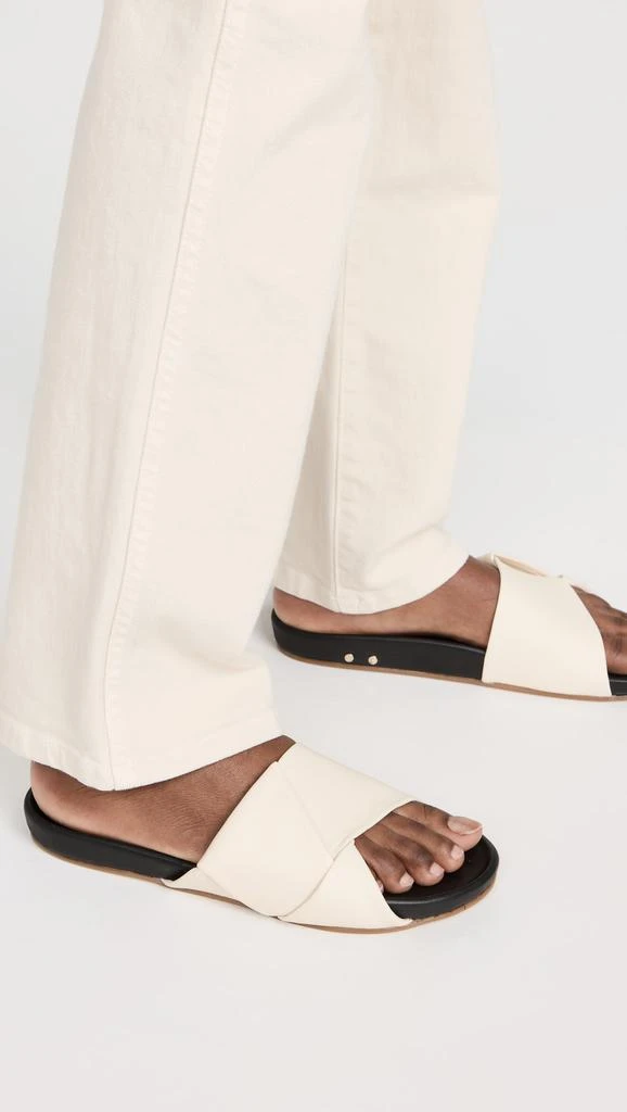 beek Tori Slides 2