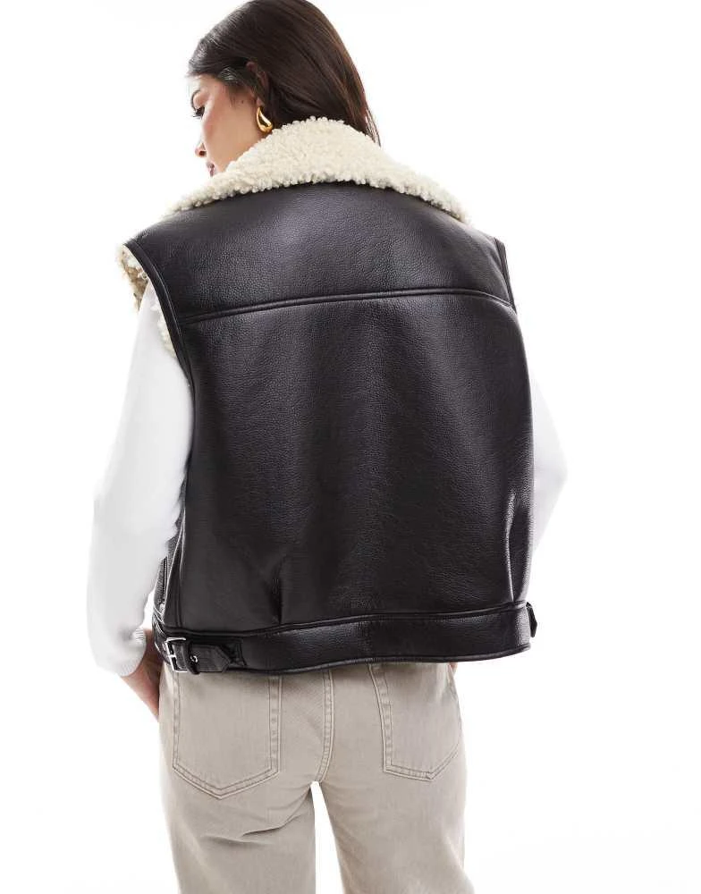 Pull&Bear Pull&Bear faux shearling trim gilet in dark brown 3