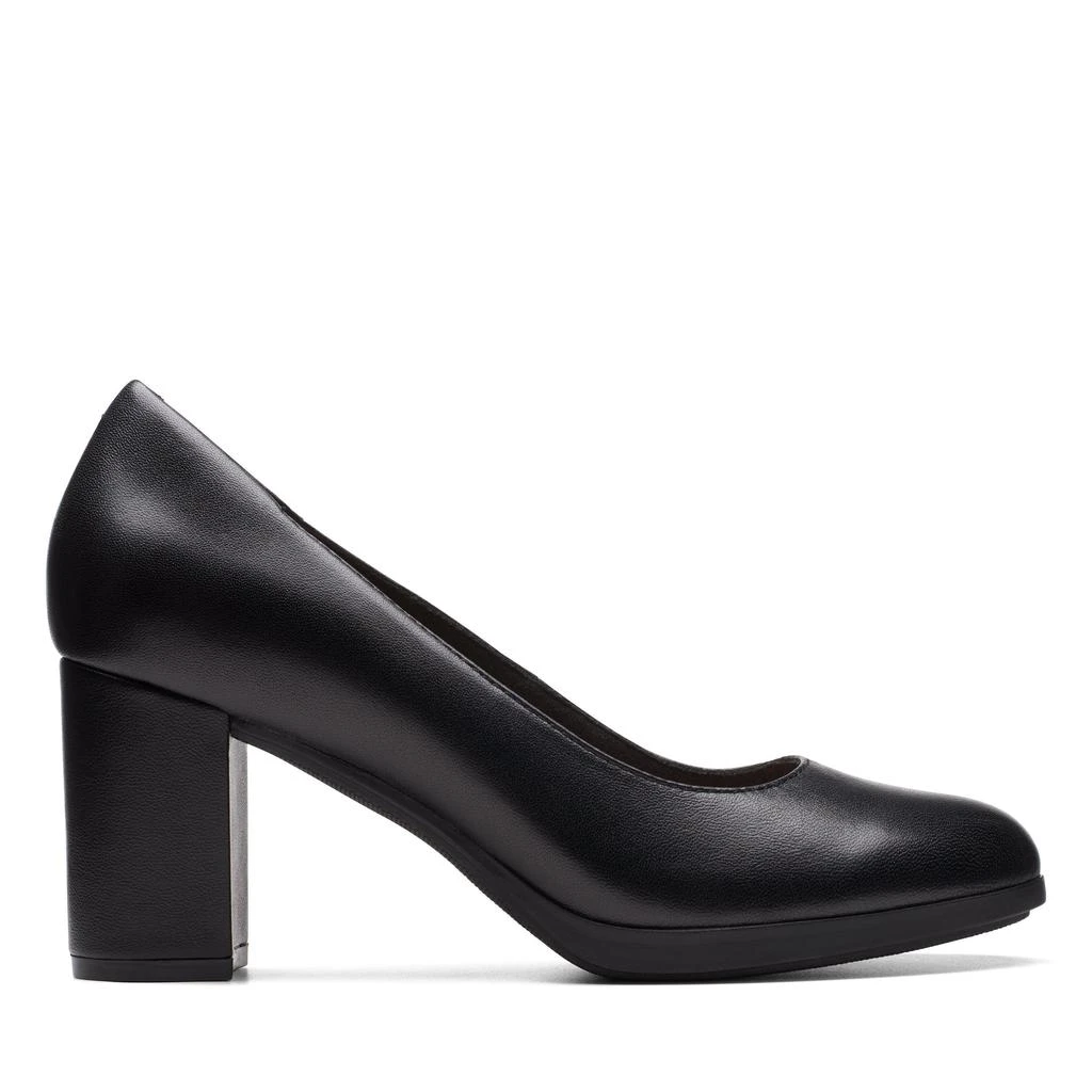 Clarks Bayla Skip in Black Leather 1