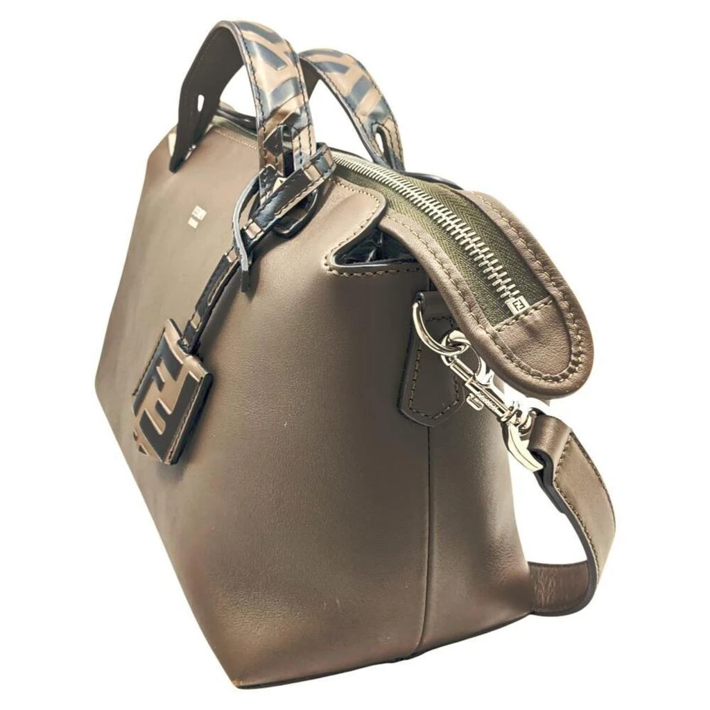 Fendi Leather Handbag Shoulder Bag (Pre-Owned) 4