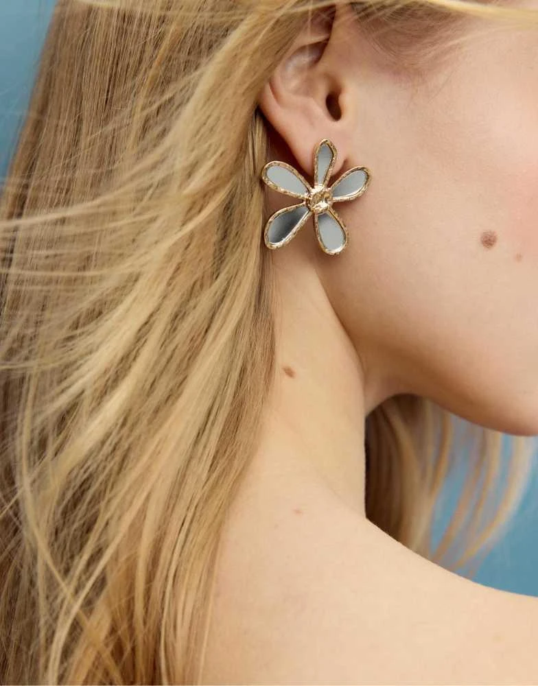 Stradivarius Stradivarius Mirror effect flower earrings in gold 2