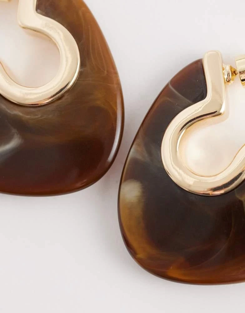 ASOS ASOS DESIGN half hoop earrings in brown resin and gold tone 4
