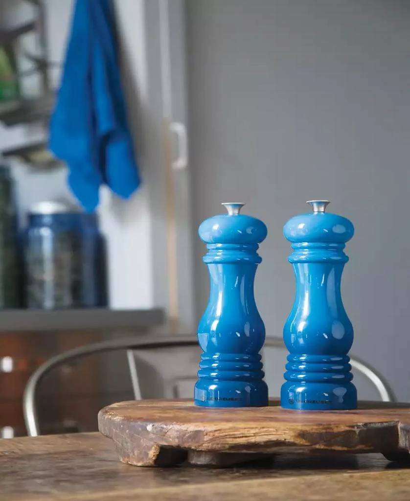 Le Creuset Carribean Salt Mill with Adjustable Grind Setting 2