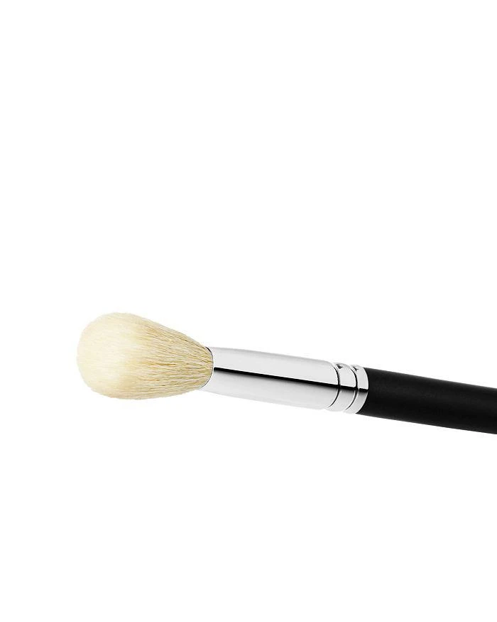 MAC 137S Long Blending Brush 2