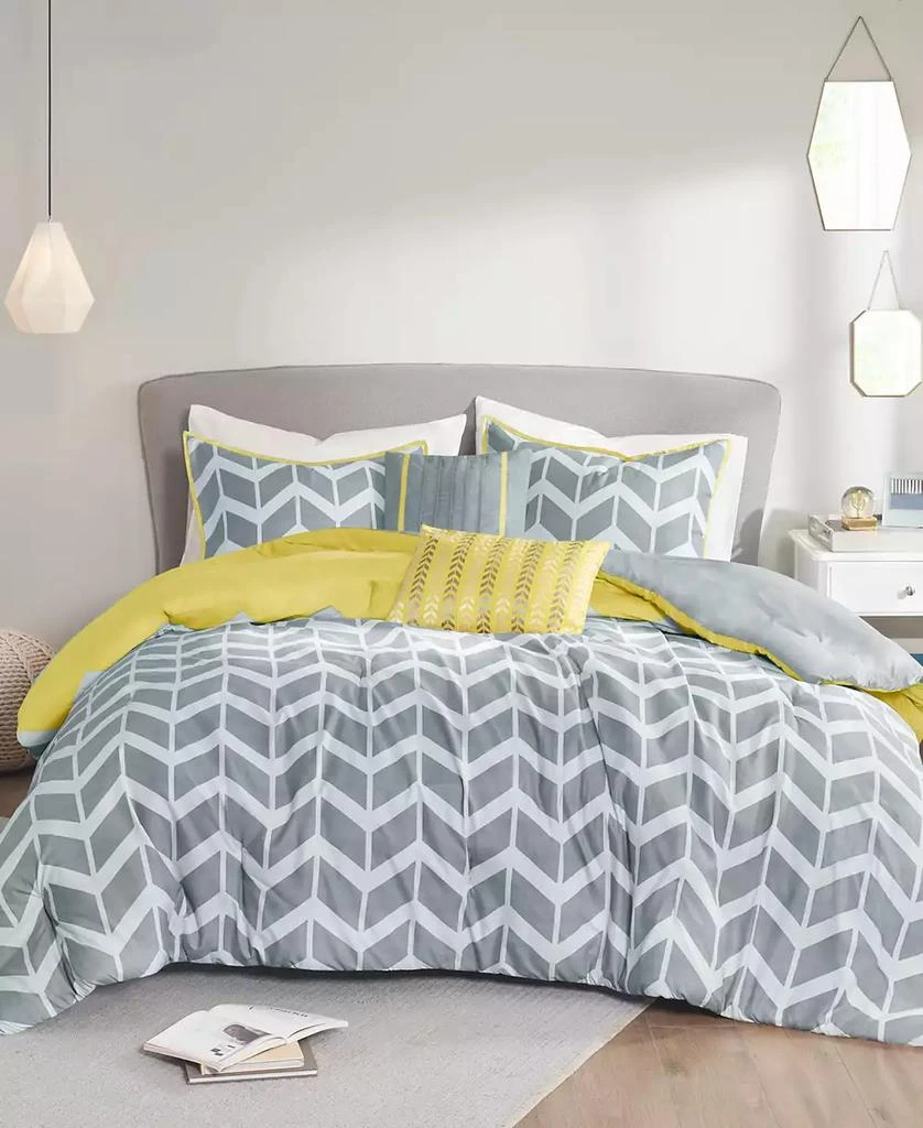 Intelligent Design CLOSEOUT! Nadia Reversible 4-Pc. Comforter Set 1
