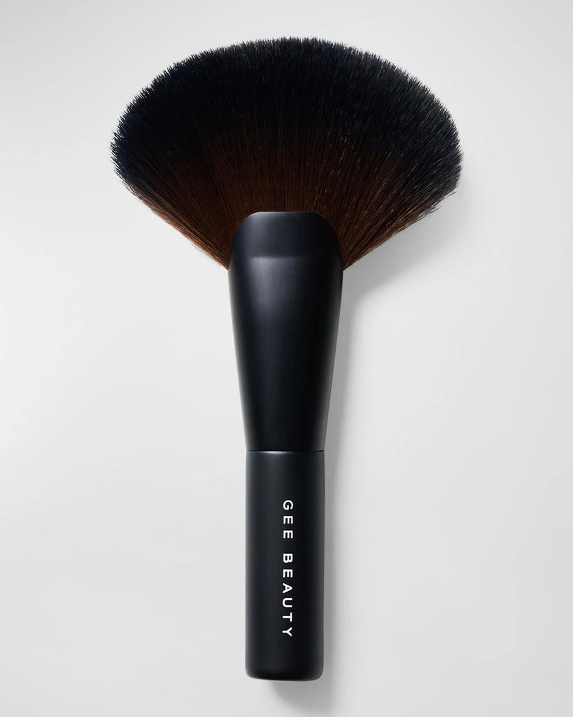 Gee Beauty Fan Brush 1