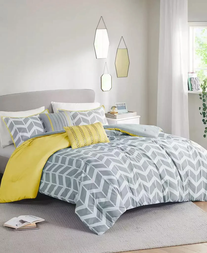 Intelligent Design CLOSEOUT! Nadia Reversible 4-Pc. Comforter Set 2