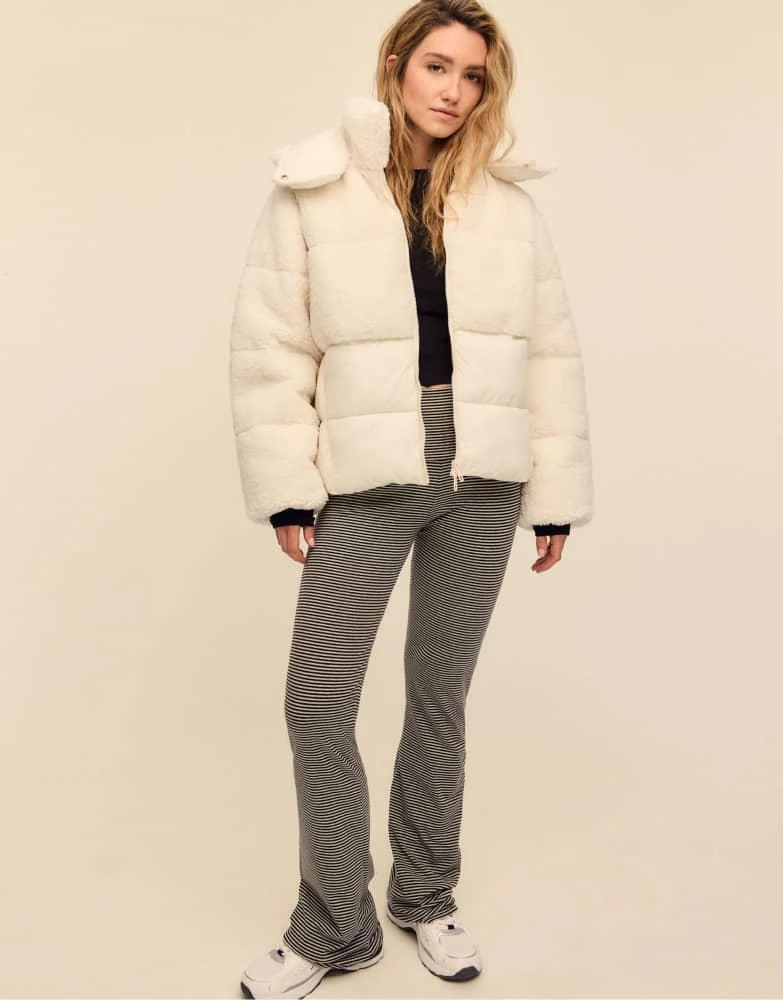 Stradivarius Stradivarius Combined padded coat with sheepskin effect in ecru 2