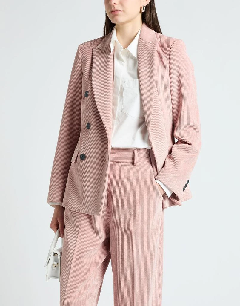 CARACTÈRE Suit 4