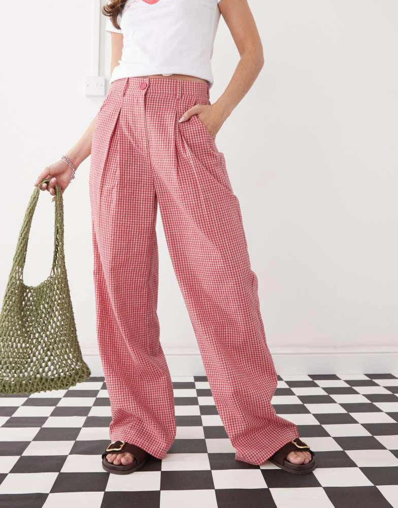 Reclaimed Vintage Reclaimed Vintage baggy tailored linen look trouser in red gingham 2