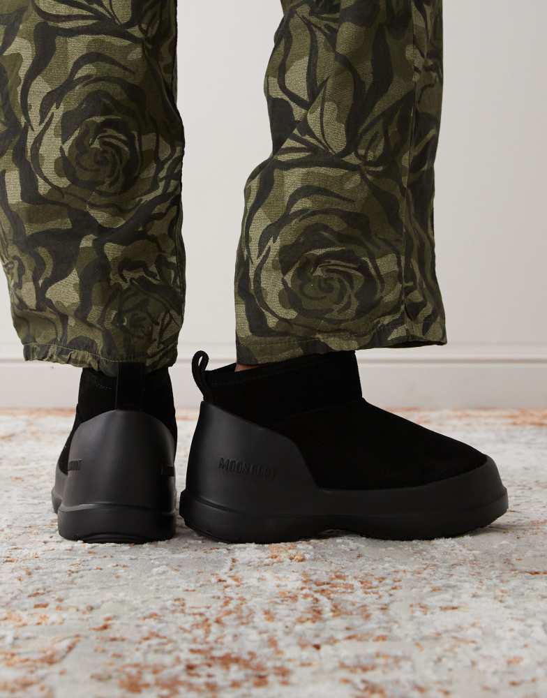 Shop Moonboot unisex Luna Low boots in black on Sale at