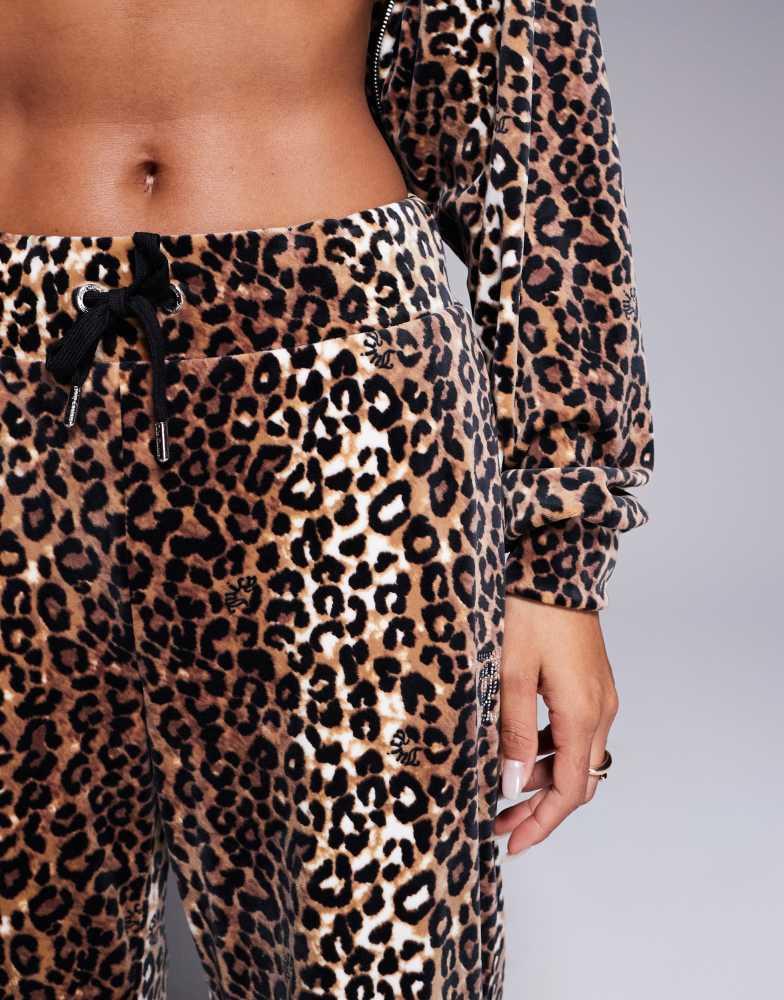 【JUICY COUTURE】leopard ベロアワイドレッグジョガー※送関込 Shop Juicy Couture velour wide leg joggers exclusive to ASOS