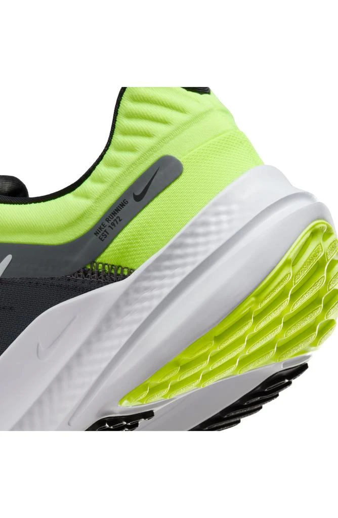 NIKE Quest 5 Road Running Shoe 9