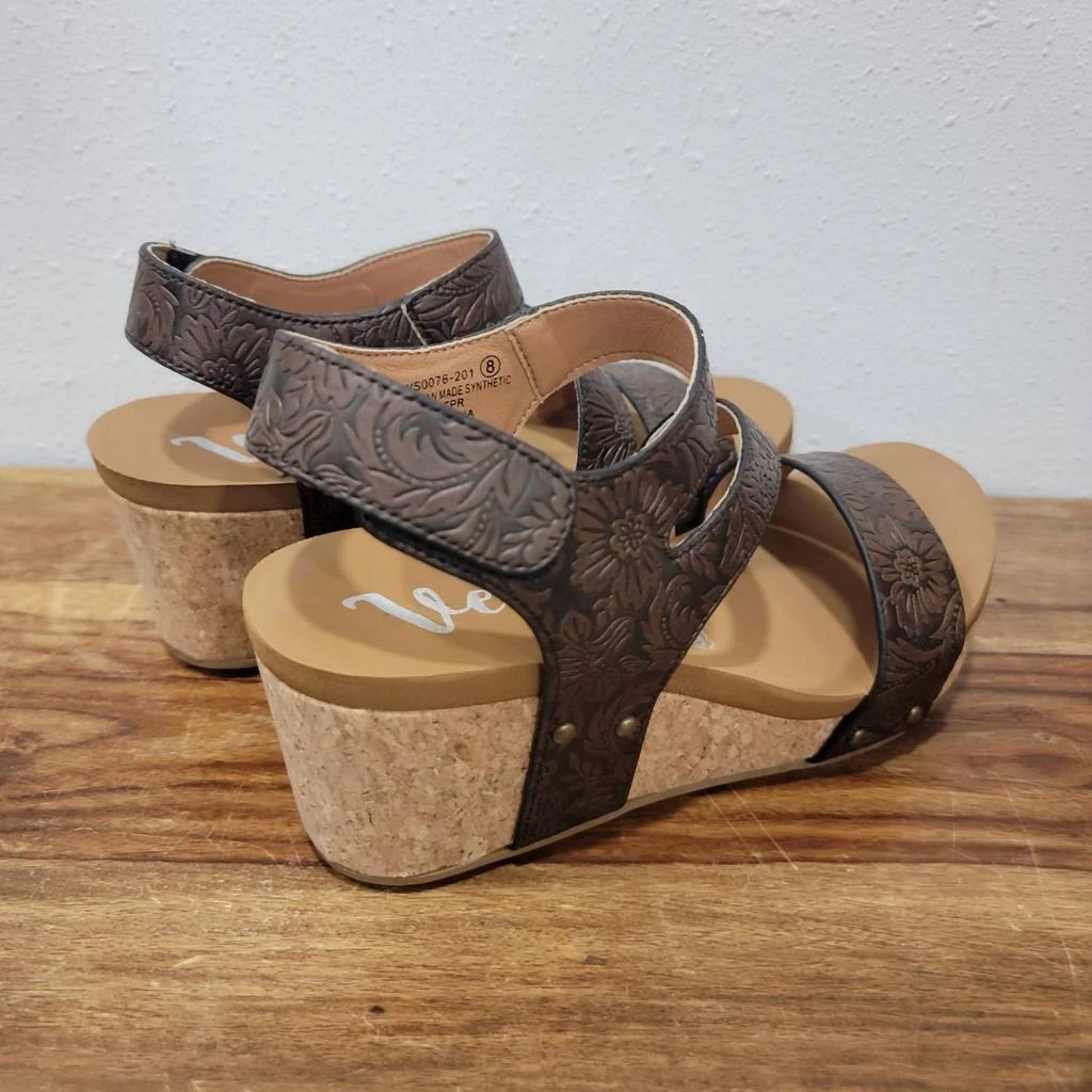 Very G Women's Casper Tooled Wedge In Chocolate 3
