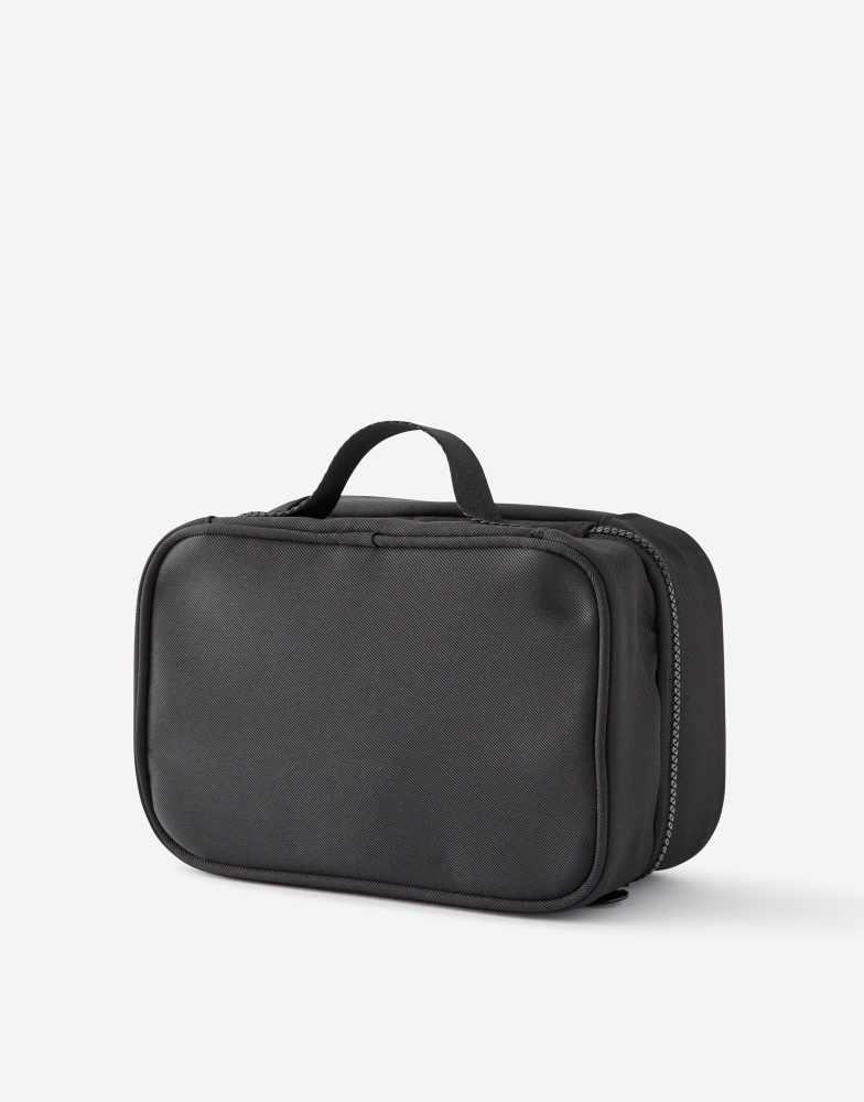 TYPO TYPO Flat lay wash bag in black