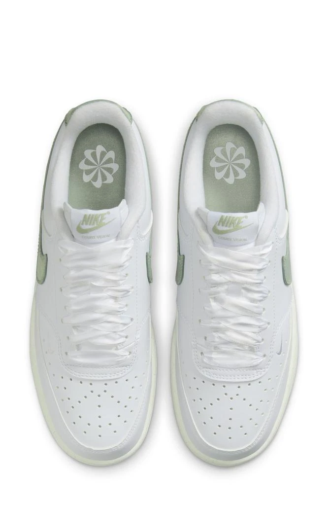 NIKE Court Vision Low Sneaker 4