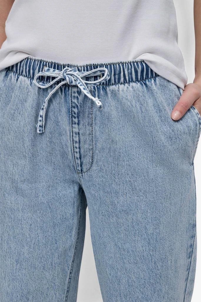 DKNY MID RISE RELAXED STRAIGHT 4