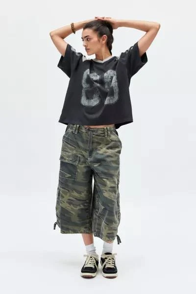 Urban Outfitters 89 V-Neck Boxy Graphic Tee 2