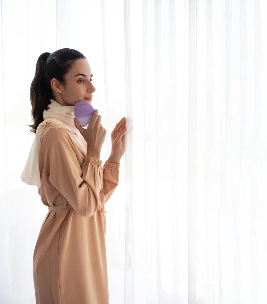 Foreo LUNA 4 Plus Facial Cleansing Brush for Sensitive Skin 4