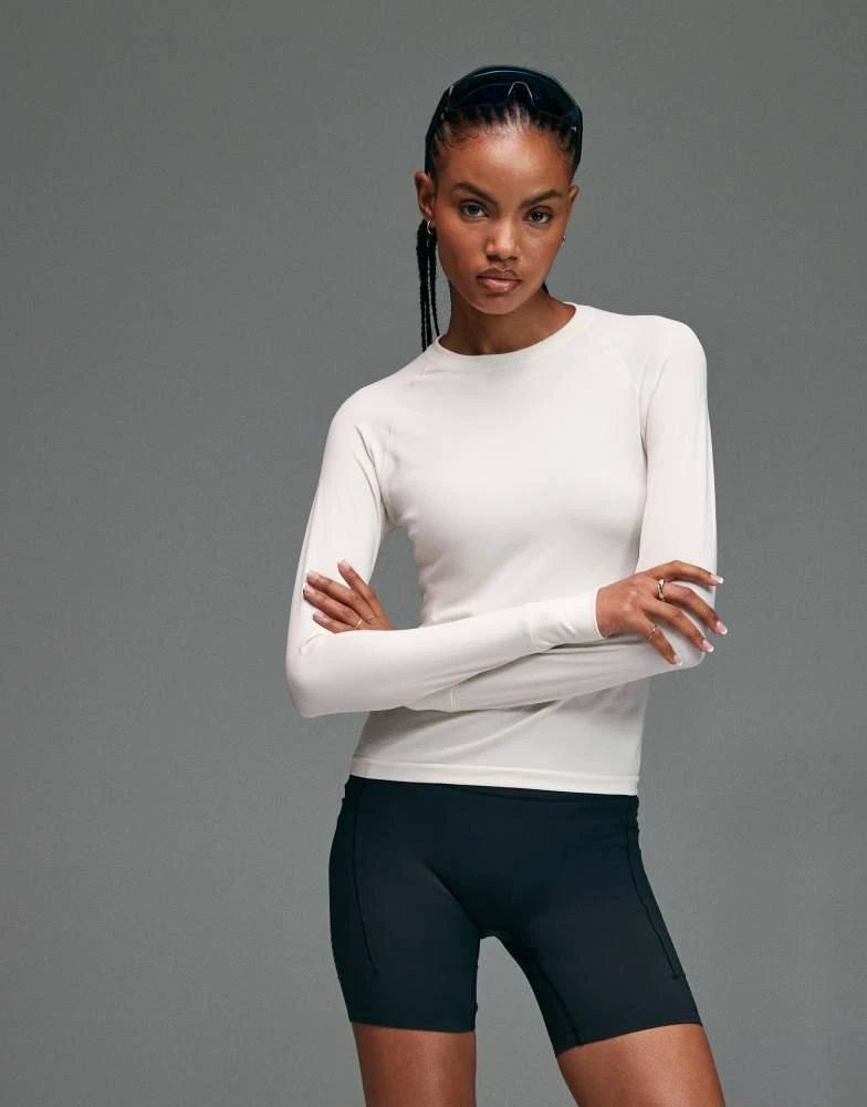 4505 4505 Premium lightweight ultrasoft seamless running long sleeve in cloud white 2