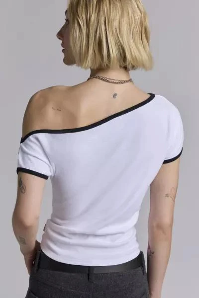 BDG BDG Sarah Off-The-Shoulder Cropped Tee 4