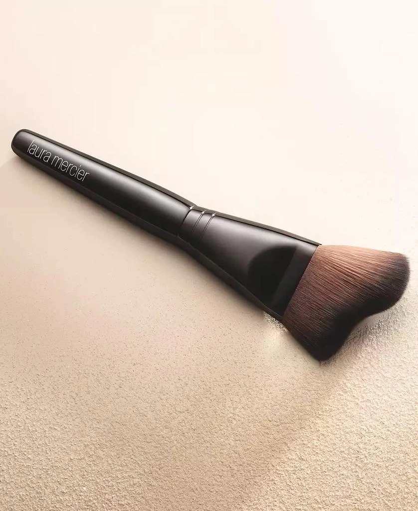 Laura Mercier Glow Powder Brush 2